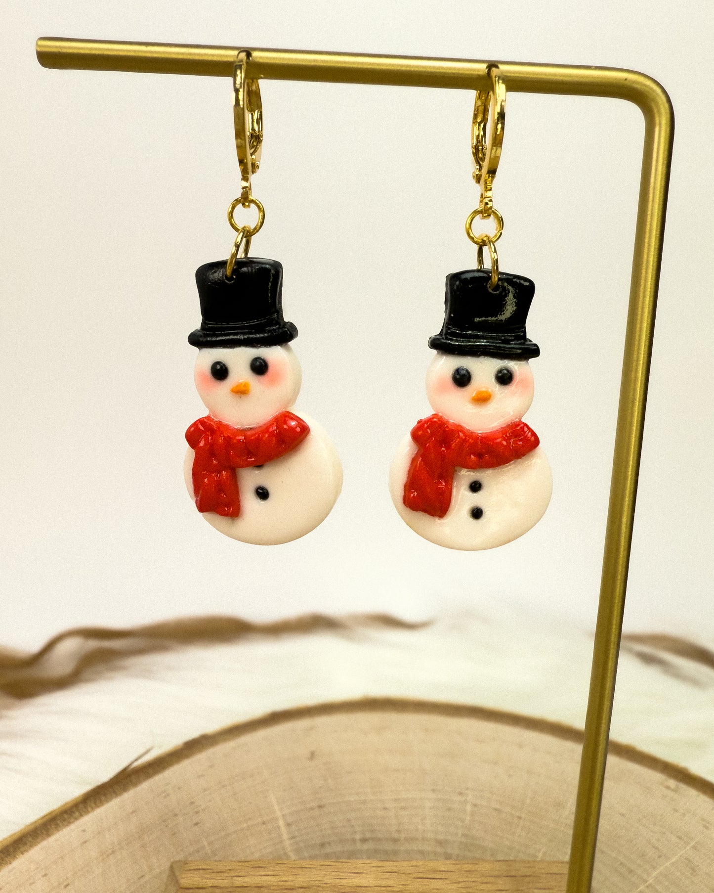 Pendientes navideños de muñeco de nieve: joyería navideña de arcilla hecha a mano