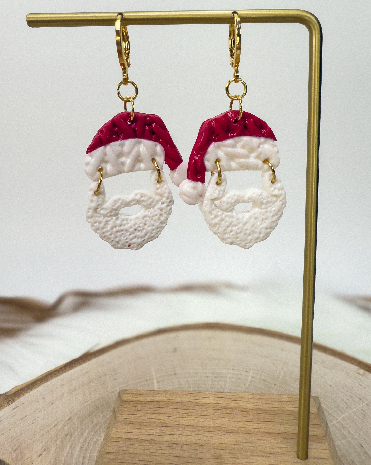 Pendientes navideños verdes con adornos de arcilla