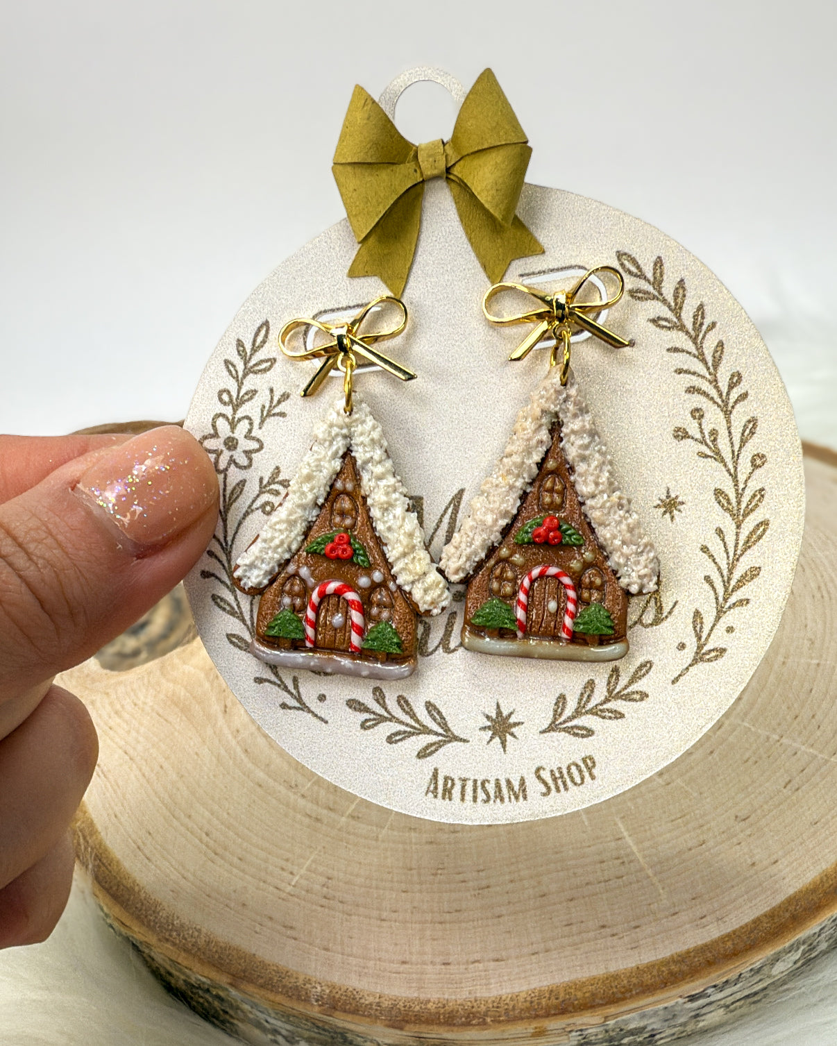 Pendientes de casa navideña: joyería navideña de arcilla hecha a mano