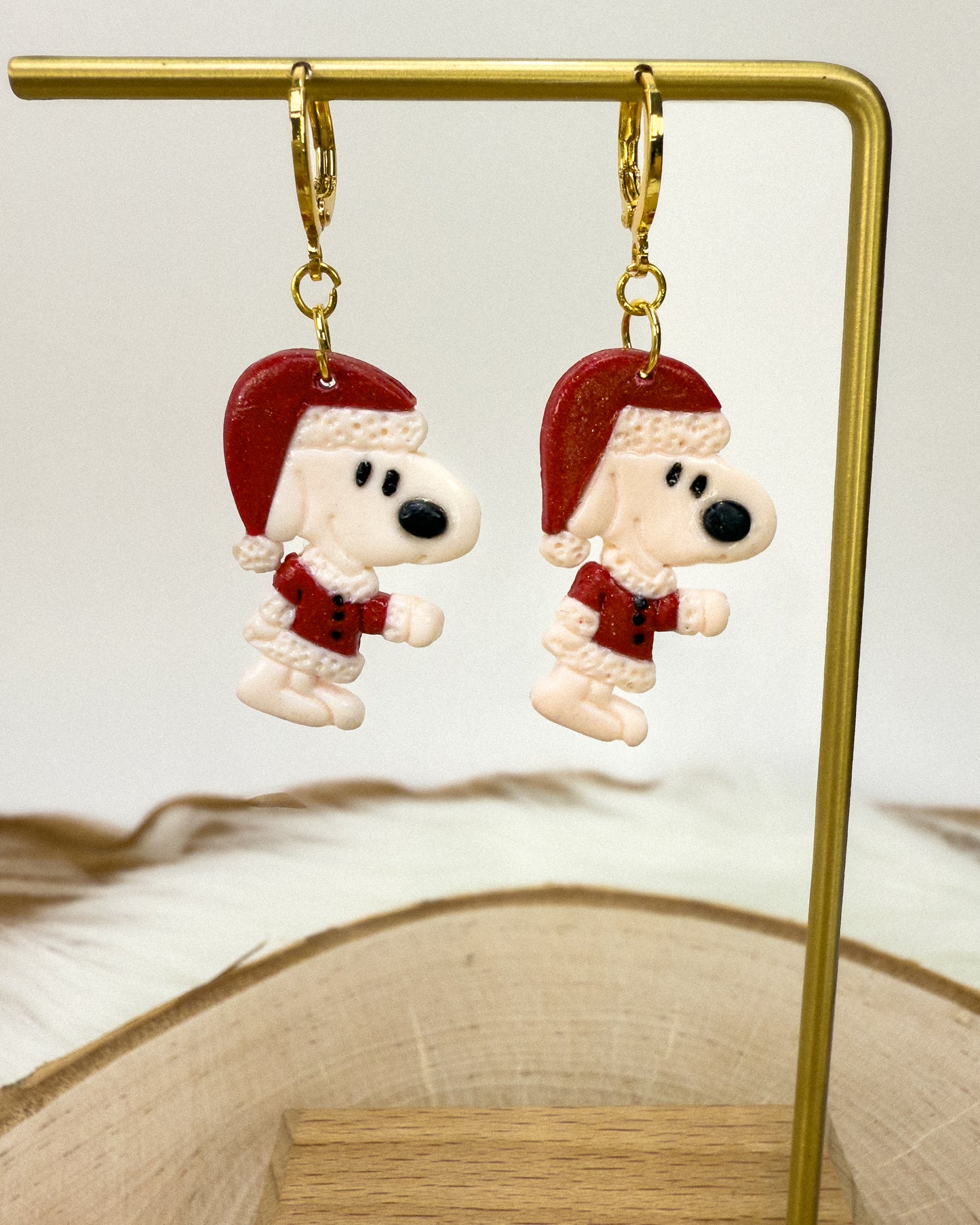 Pendientes navideños de perro: joyería navideña de arcilla hecha a mano